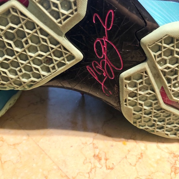 Nike Labron James Flywire XI Men’s Sneakers - Picture 6 of 9